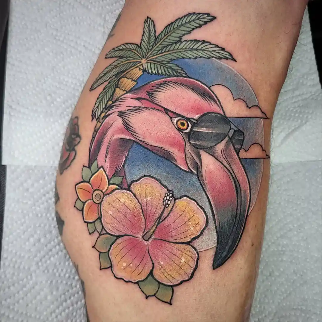 Tattoo mit rosa Tattofarbe: Flamingo mit Sonnenbrille